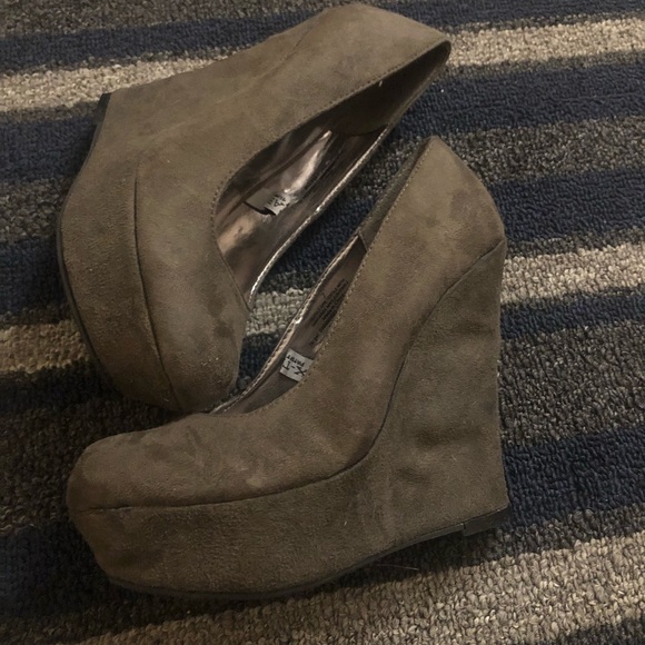 Suede wedge - Picture 2 of 3